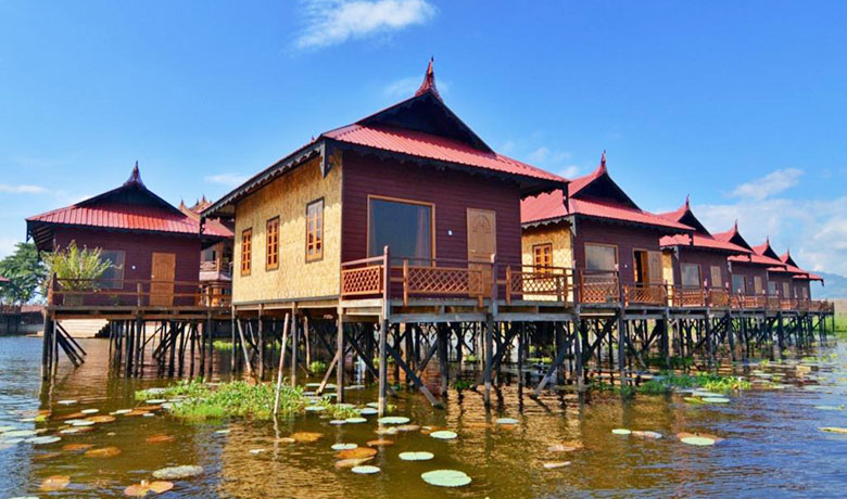 Floating Bungalow With Lake View